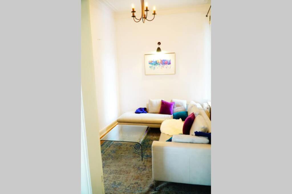 Großzügige 185m2-altbauwohnung In Bestlage 7zimmer-2bäder-2küchen-2wcs *