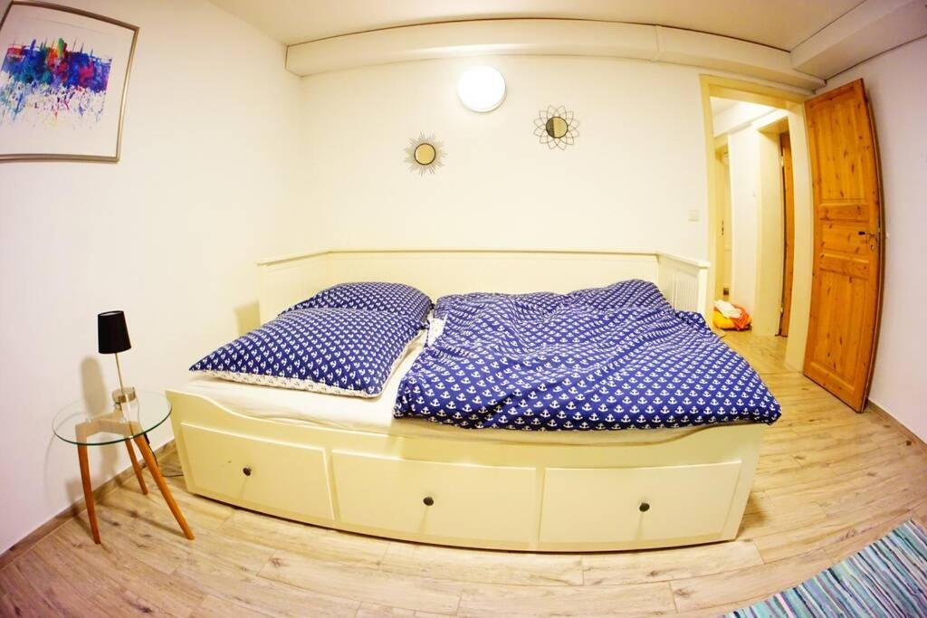 Apartment Großzügige 185m2-altbauwohnung In Bestlage 7zimmer-2bäder-2küchen-2wcs *