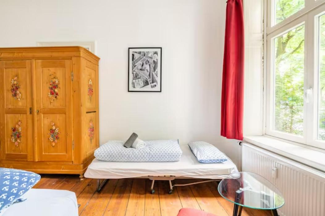 Großzügige 185m2-altbauwohnung In Bestlage 7zimmer-2bäder-2küchen-2wcs Apartment *