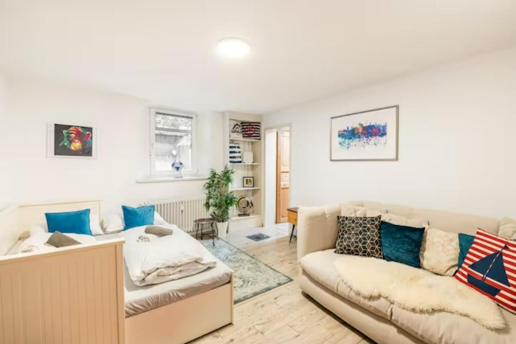 Großzügige 185m2-altbauwohnung In Bestlage 7zimmer-2bäder-2küchen-2wcs